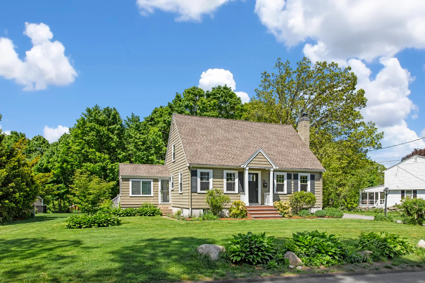 25 Wakefield Street, Reading, MA 01867 featured image